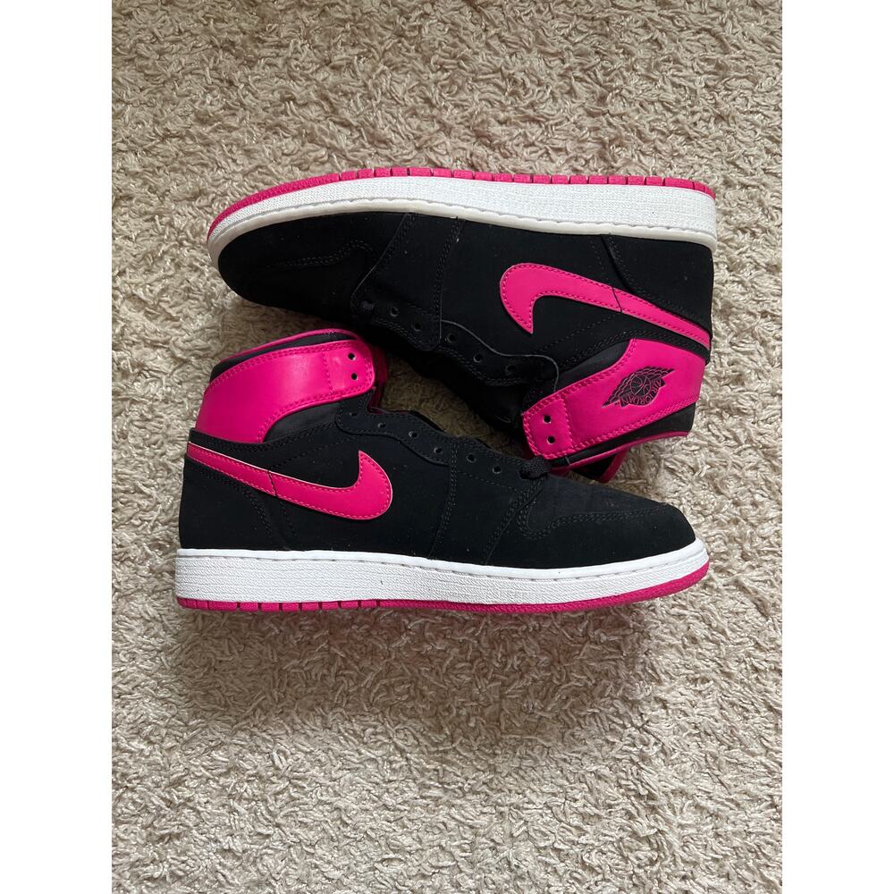 Nike Air Jordan 1 Retro High Vivid Pink Size 6 Youth